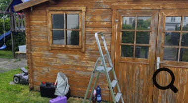 Gartenlaube Schleifen und Streichen